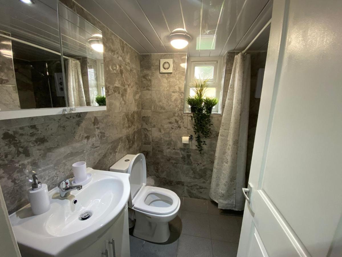 Charming, Cosy Hideaway With Free Wifi, Parking Apartment Leeds  Exterior photo