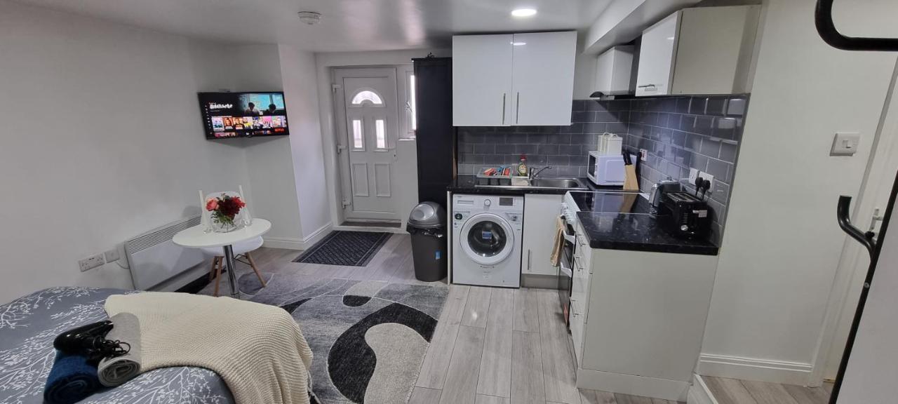 Charming, Cosy Hideaway With Free Wifi, Parking Apartment Leeds  Exterior photo